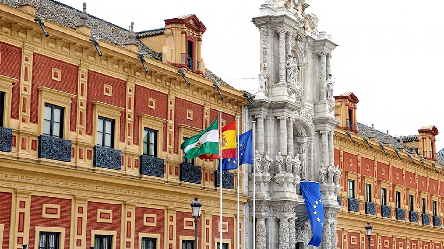 El BOJA publica las ayudas a los municipios para atender a familias con menores en riesgo de exclusión