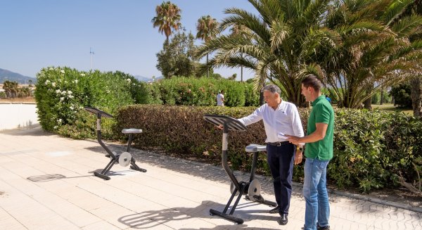 Marbella renueva las máquinas biosaludables del paseo marítimo de San Pedro Alcántara