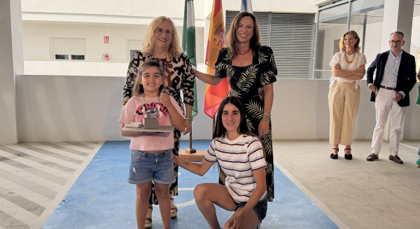 La Junta de Andalucía entrega en Fuengirola las llaves de 24 viviendas de alquiler asequible destinadas a jóvenes 