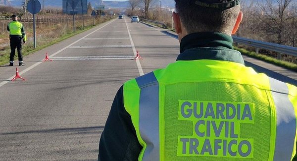 Fallece un hombre de 74 años al ser arrollado en la A-7 en Marbella después de bajar de su camión averiado