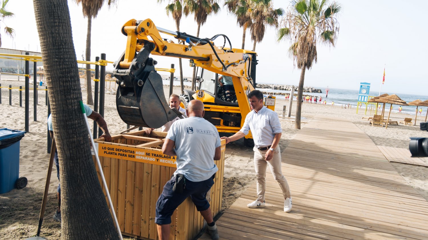 Marbella renueva la recogida de residuos en sus playas con la instalación de 104 nuevas islas de reciclaje 