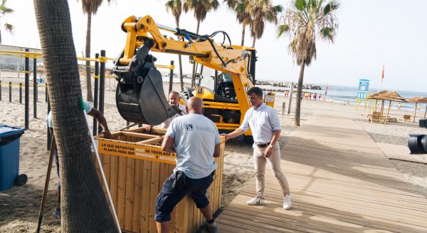 Marbella renueva la recogida de residuos en sus playas con la instalación de 104 nuevas islas de reciclaje 