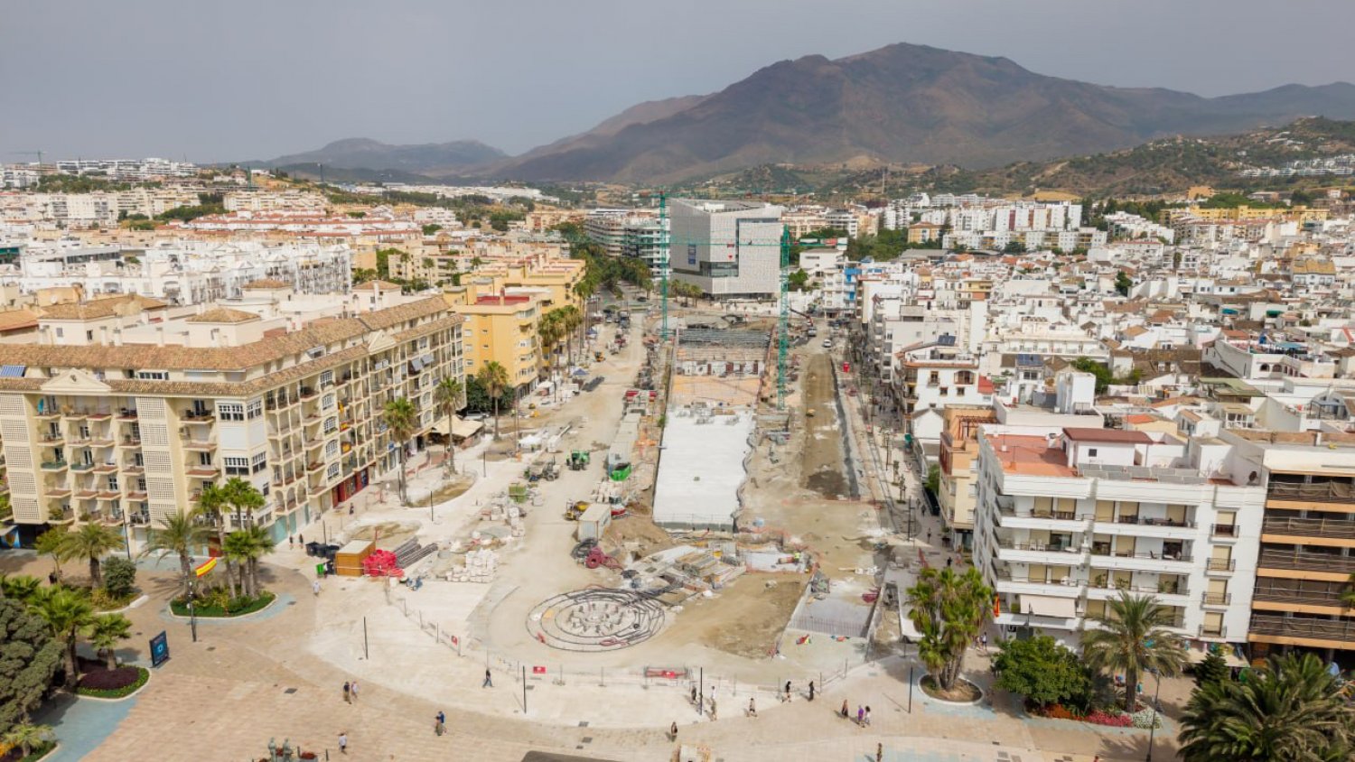 Estepona avanza en las obras del bulevar con las canalizaciones finalizadas y el parking al 75%