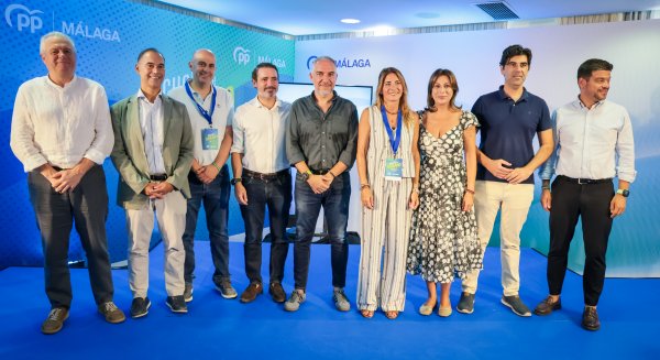 Bendodo acusa al Gobierno de bloquear 25.000 viviendas en Málaga mientras el PSOE promete VPO