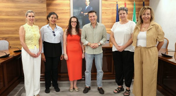 Torrox incluye cinco informadoras turísticas en distintos puntos del municipio
