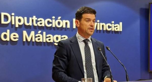 El PP acusa a Sánchez de desatender la Costa del Sol ante la retirada municipal de 15.000 toneladas de alga asiática