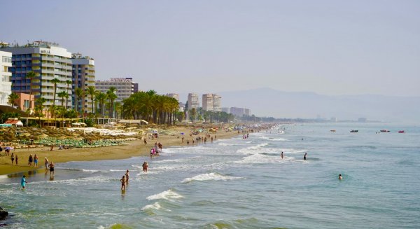 Torremolinos encabeza las pernoctaciones hoteleras de Andalucía en junio
