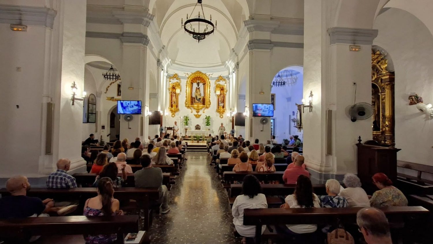 La Parroquia de las Angustias reúne al tejido social de El Palo en un encuentro abierto a la ciudadanía