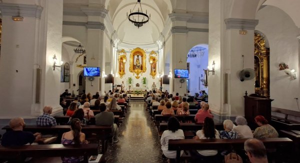 La Parroquia de las Angustias reúne al tejido social de El Palo en un encuentro abierto a la ciudadanía