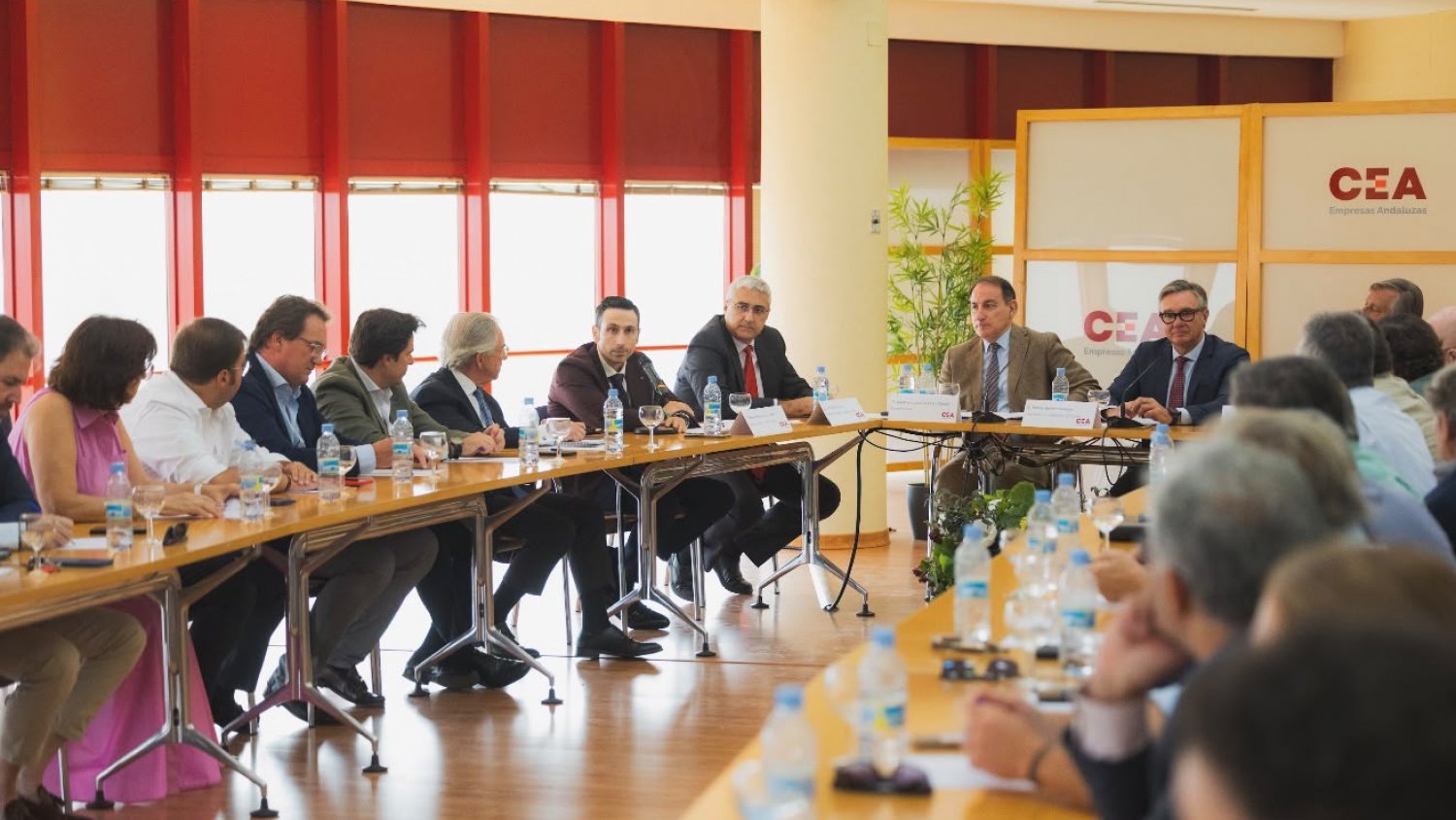 Manuel Gavira analiza con los empresarios turísticos andaluces los retos del sector