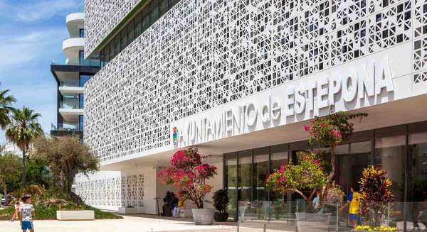 Estepona inaugura la plaza Manuel Requena ‘Melilla’ como nuevo espacio ciudadano