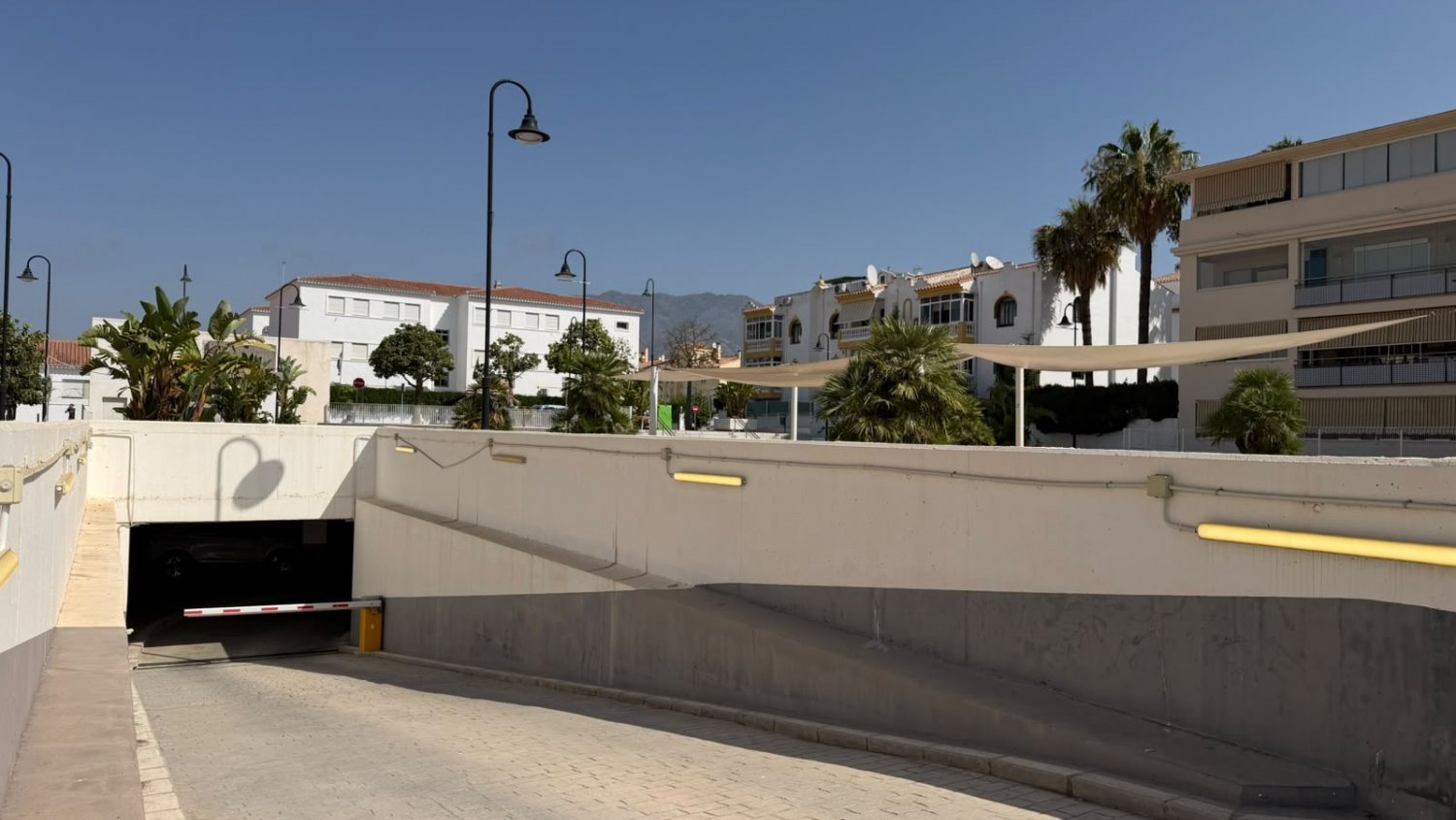 Mijas instalará placas fotovoltaicas en el parking de La Candelaria para generar energía limpia y reducir costes