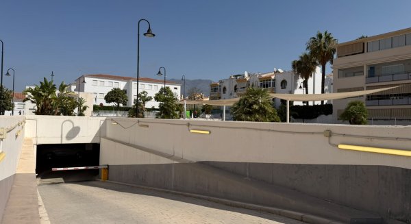 Mijas instalará placas fotovoltaicas en el parking de La Candelaria para generar energía limpia y reducir costes
