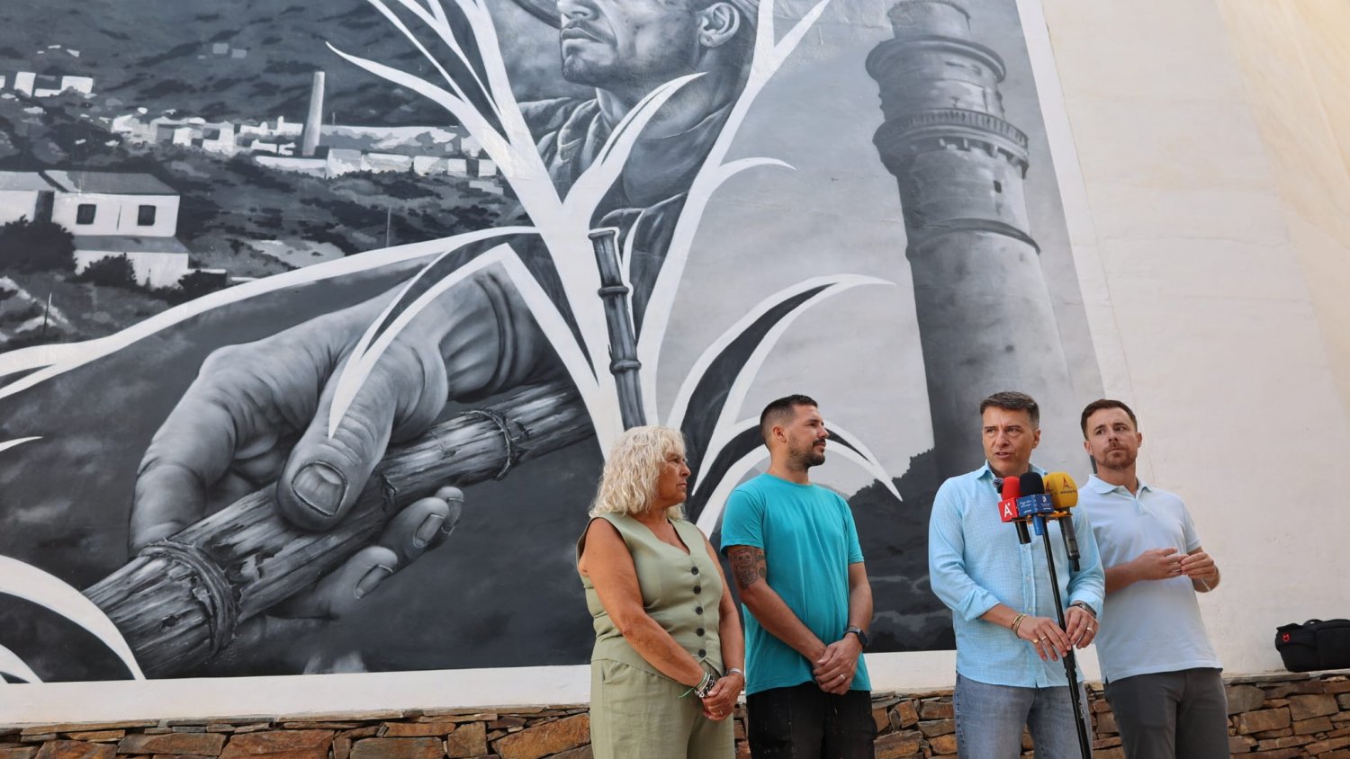 Torrox recupera la memoria del Ingenio Alto con un mural del artista Kato