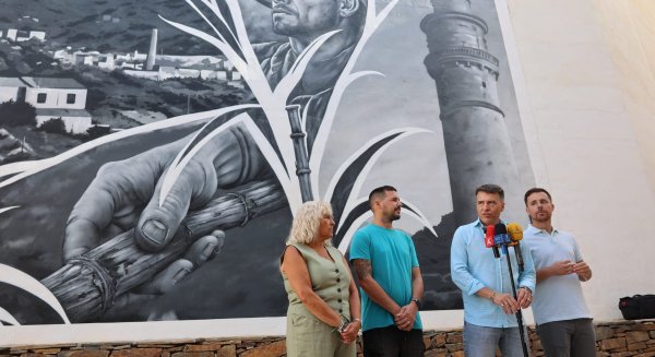 Torrox recupera la memoria del Ingenio Alto con un mural del artista Kato