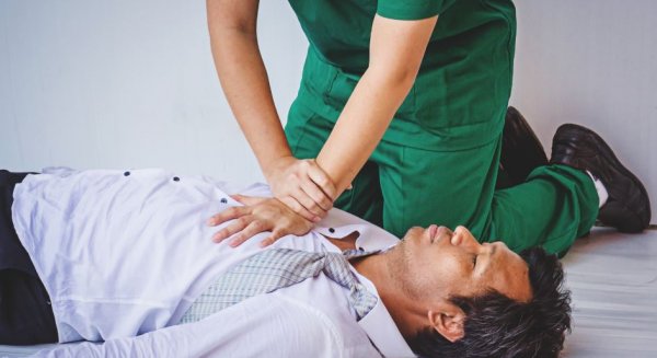 Los talleres gratuitos de soporte vital básico y uso de desfibriladores