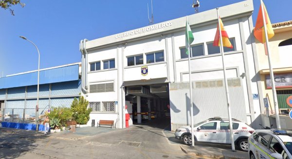 Vox recoge las quejas de los bomberos de Benalmádena por la falta de medios