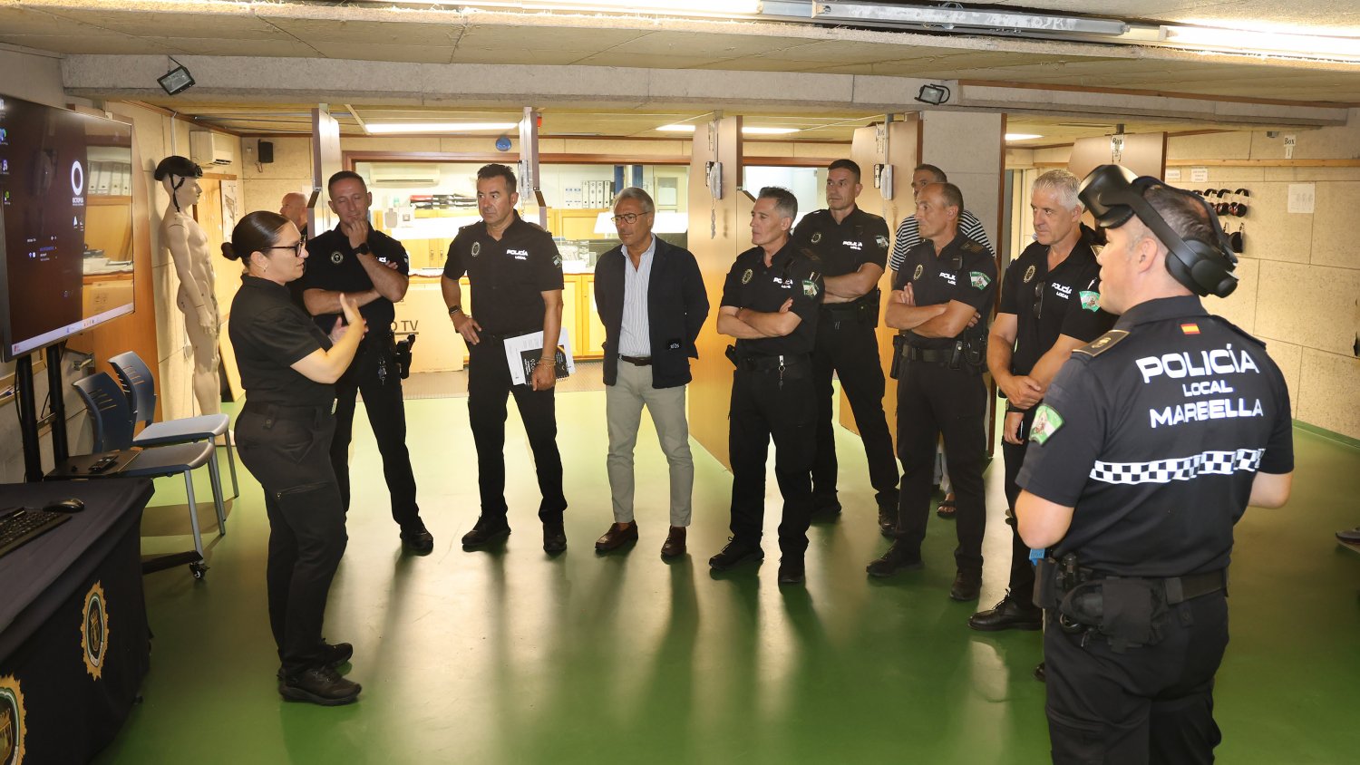 Marbella suma un sistema de realidad virtual pionero en Andalucía para reforzar la formación de la Policía Local 