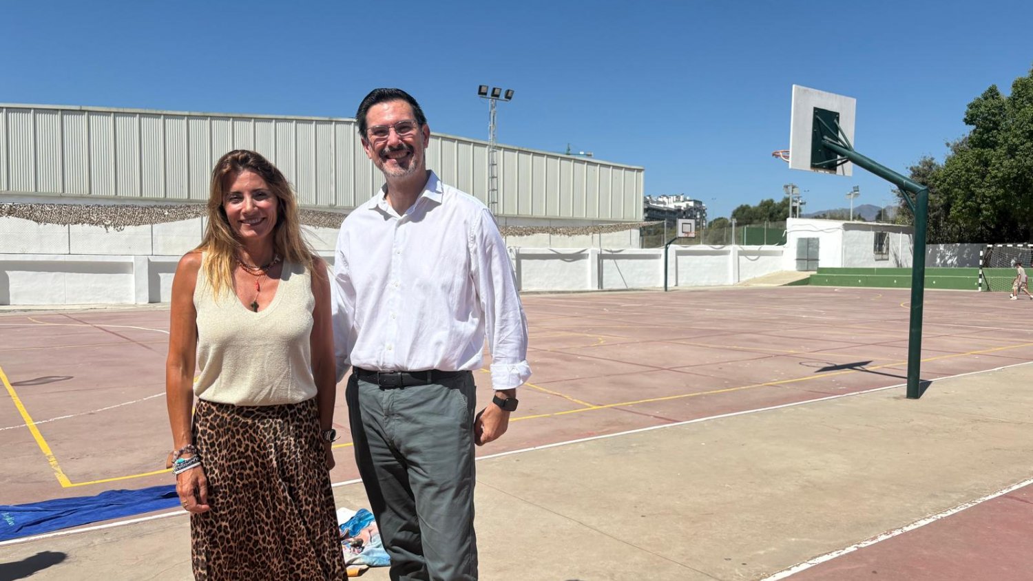 Mijas saca a licitación el proyecto para la instalación de cubiertas y así dar sombra en los colegios públicos 