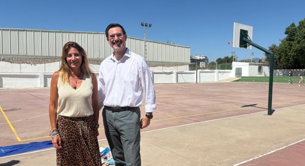 Mijas saca a licitación el proyecto para la instalación de cubiertas y así dar sombra en los colegios públicos 