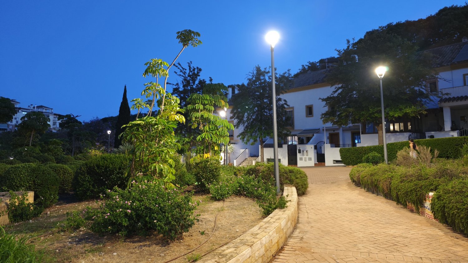 Estepona concluye la renovación del alumbrado de seis parques y ahorrará 27.000 euros anuales 
