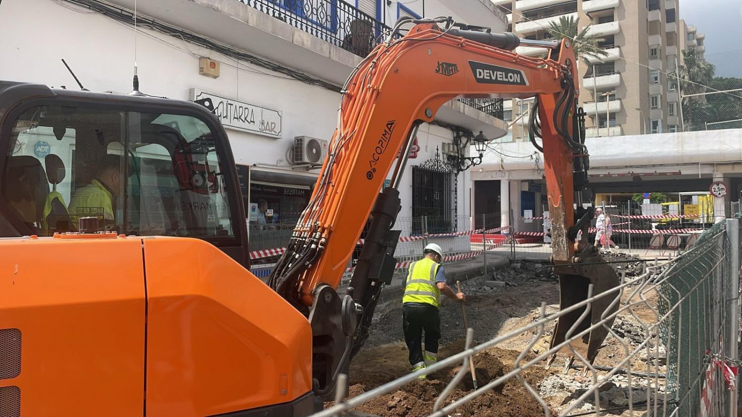 VOX pide rebajar tasas e impuestos a los comercios de la calle Niña de Oro afectados por las obras