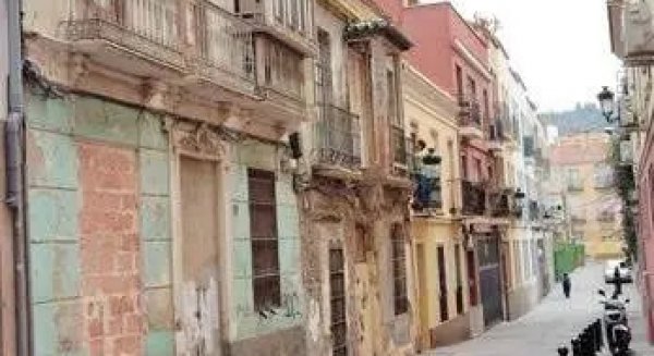 La Junta impulsará viviendas protegidas en tres edificios del centro de Málaga