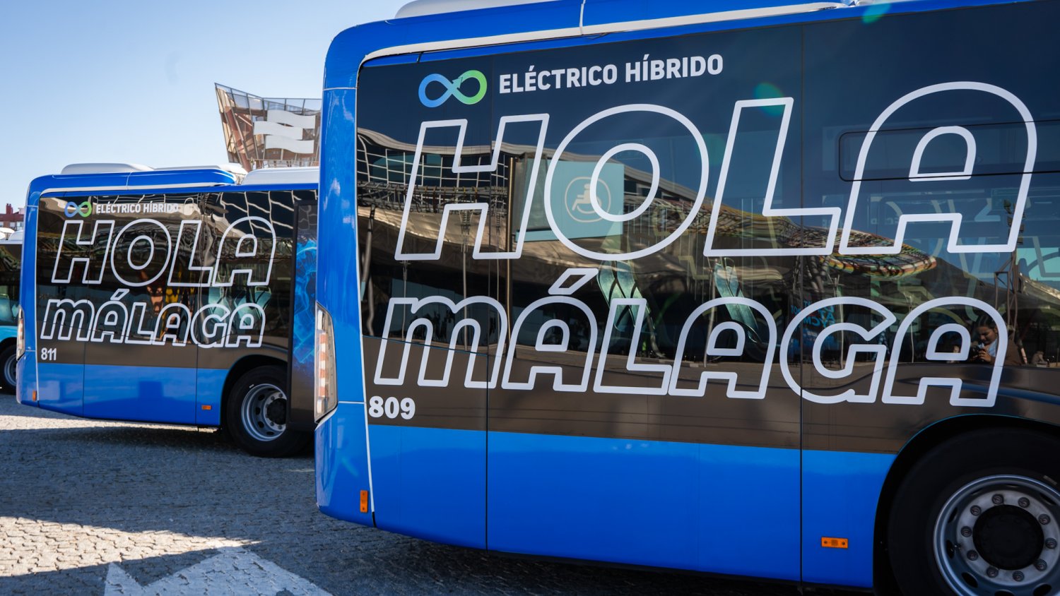 Málaga incorpora 34 nuevos megabuses híbridos y rebaja a 8,5 años la edad media de la flota de la EMT