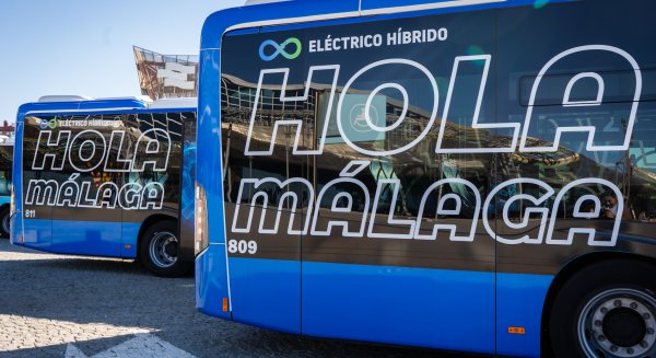 Málaga incorpora 34 nuevos megabuses híbridos y rebaja a 8,5 años la edad media de la flota de la EMT