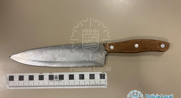 Detenido un hombre por asesinato en grado de tentativa al apuñalar a otro por la espalda tras una discusión 