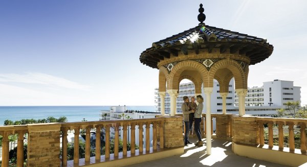 Los viajeros de sol y playa eligen Málaga por combinar descanso y experiencias auténticas