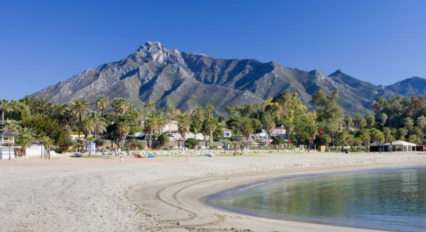 Por Andalucía pide paralizar la concesión para un club de playa de lujo en El Ancón y anuncia un recurso ante Cultura
