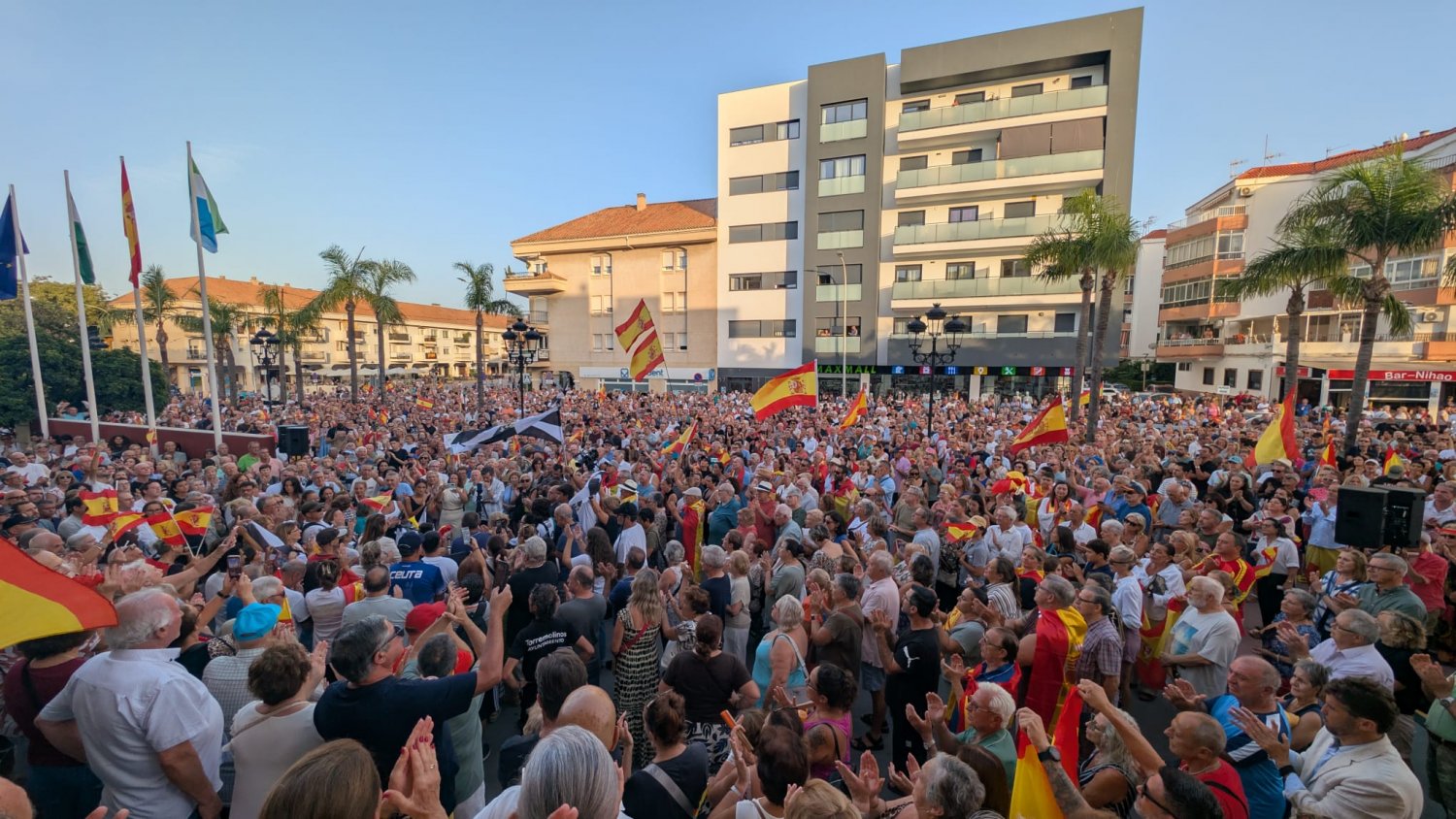 Málaga reúne a unas 50.000 personas en apoyo a Ceuta frente al Ayuntamiento