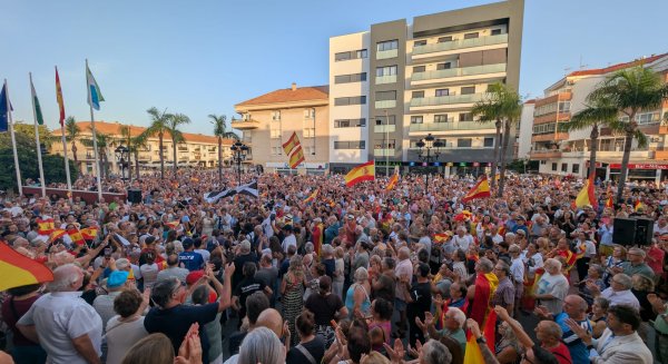 Málaga reúne a unas 50.000 personas en apoyo a Ceuta frente al Ayuntamiento