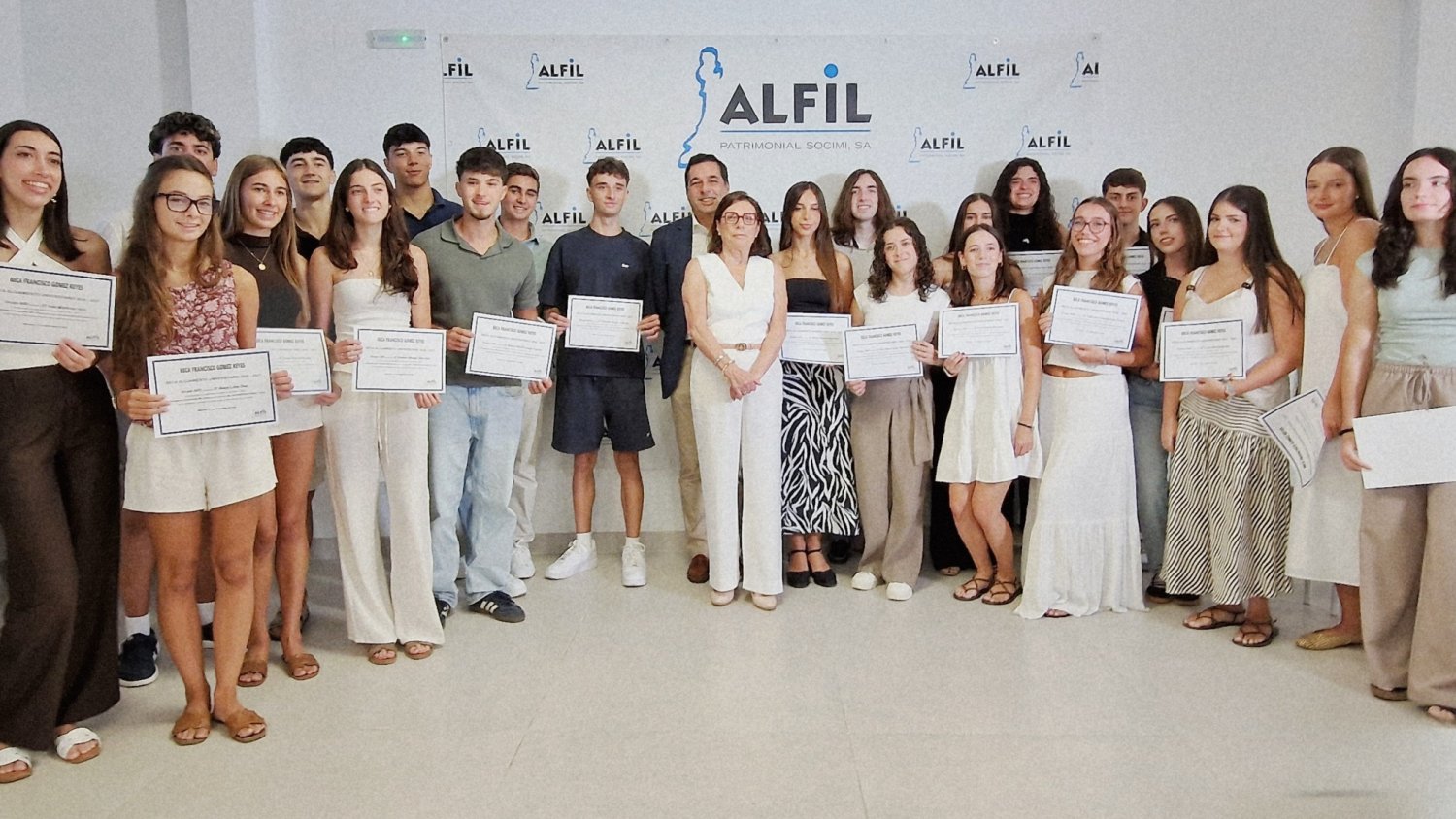 Grupo Alfil entrega una nueva edición de sus becas al mérito académico y deportivo