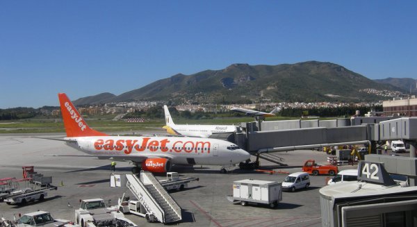 Un avión de EasyJet aterriza de emergencia en Málaga tras detectar humo en la cabina