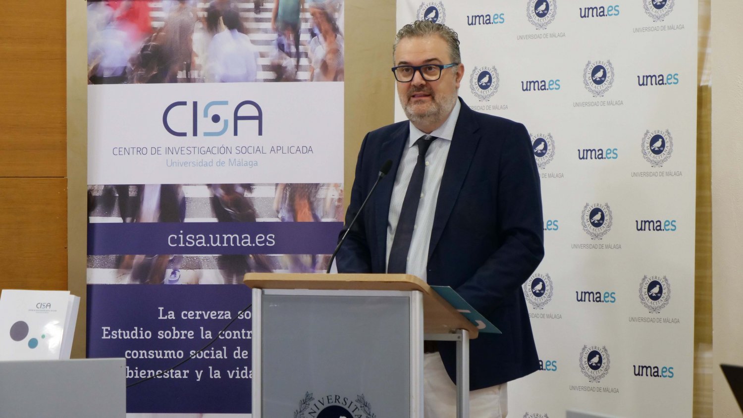 Un estudio de la UMA destaca el papel de los bares y la cerveza en las relaciones sociales de los españoles