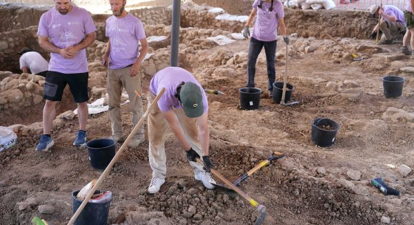 La V campaña del Cerro del Villar concluye con hallazgos inéditos tras excavar solo el 10% del yacimiento
