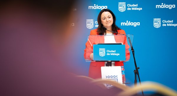 El Ayuntamiento acepta la cesión incondicional de la obra 'Las columnas del mar' de Ginés Serrán