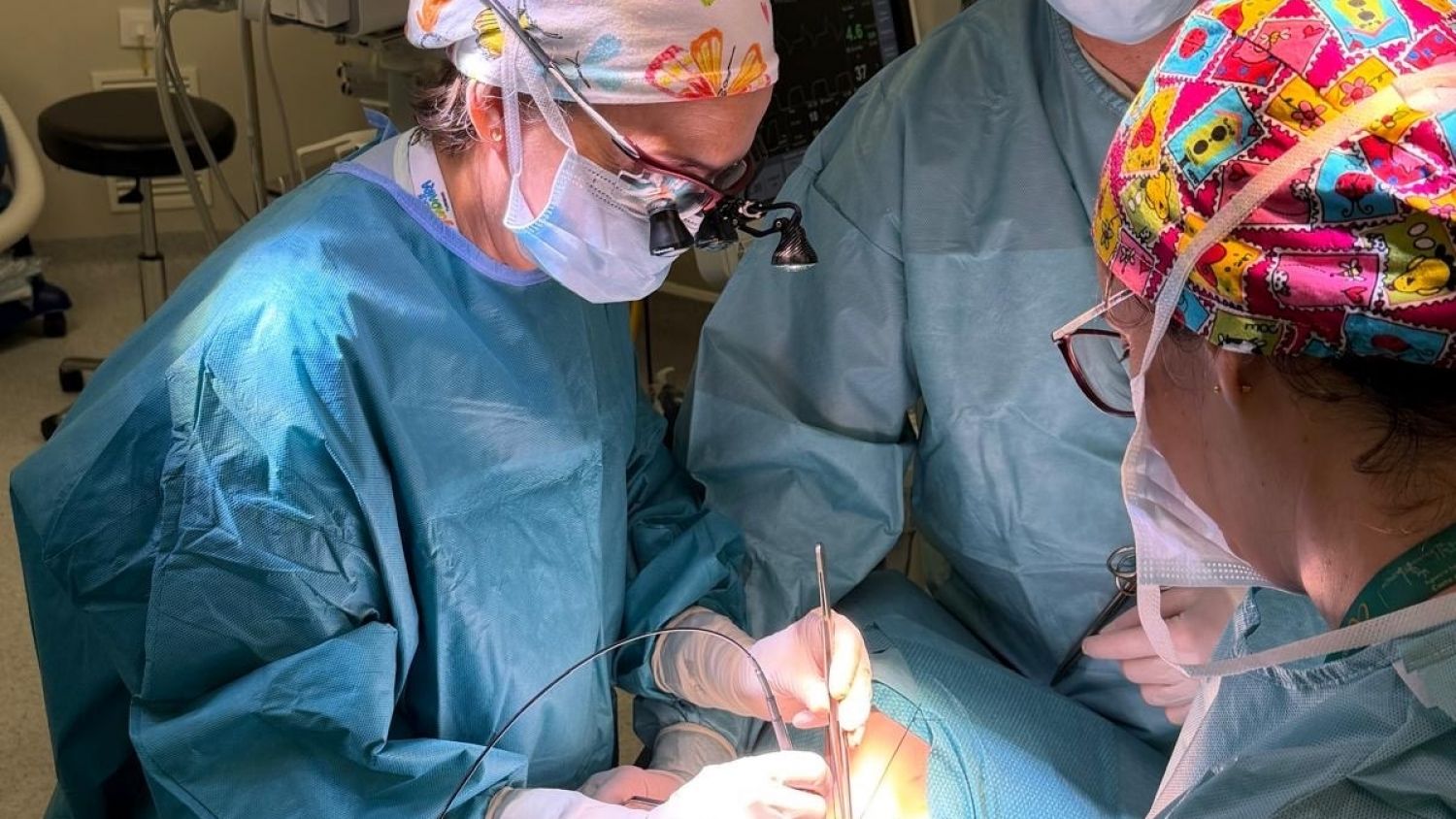 El HUCS incorpora la autofluorescencia en cirugía de tiroides