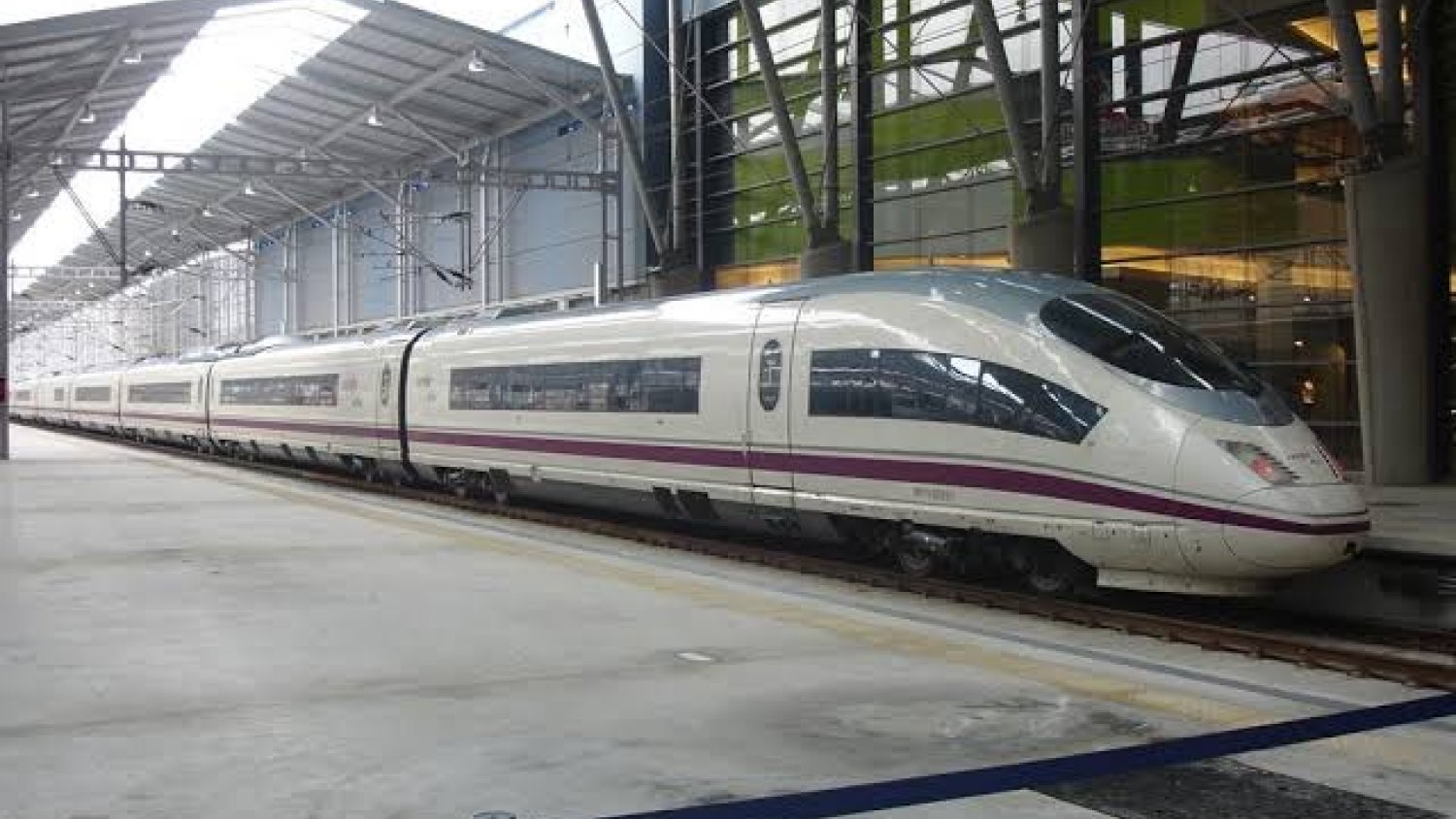 Málaga recupera la alta velocidad tras más de tres horas de interrupción por una avería en Antequera