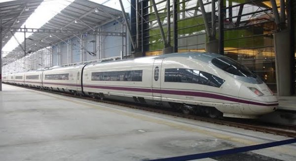 Málaga recupera la alta velocidad tras más de tres horas de interrupción por una avería en Antequera