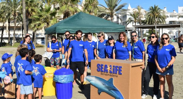 Benalmádena se une a la iniciativa mundial de limpieza de playas para proteger los océanos