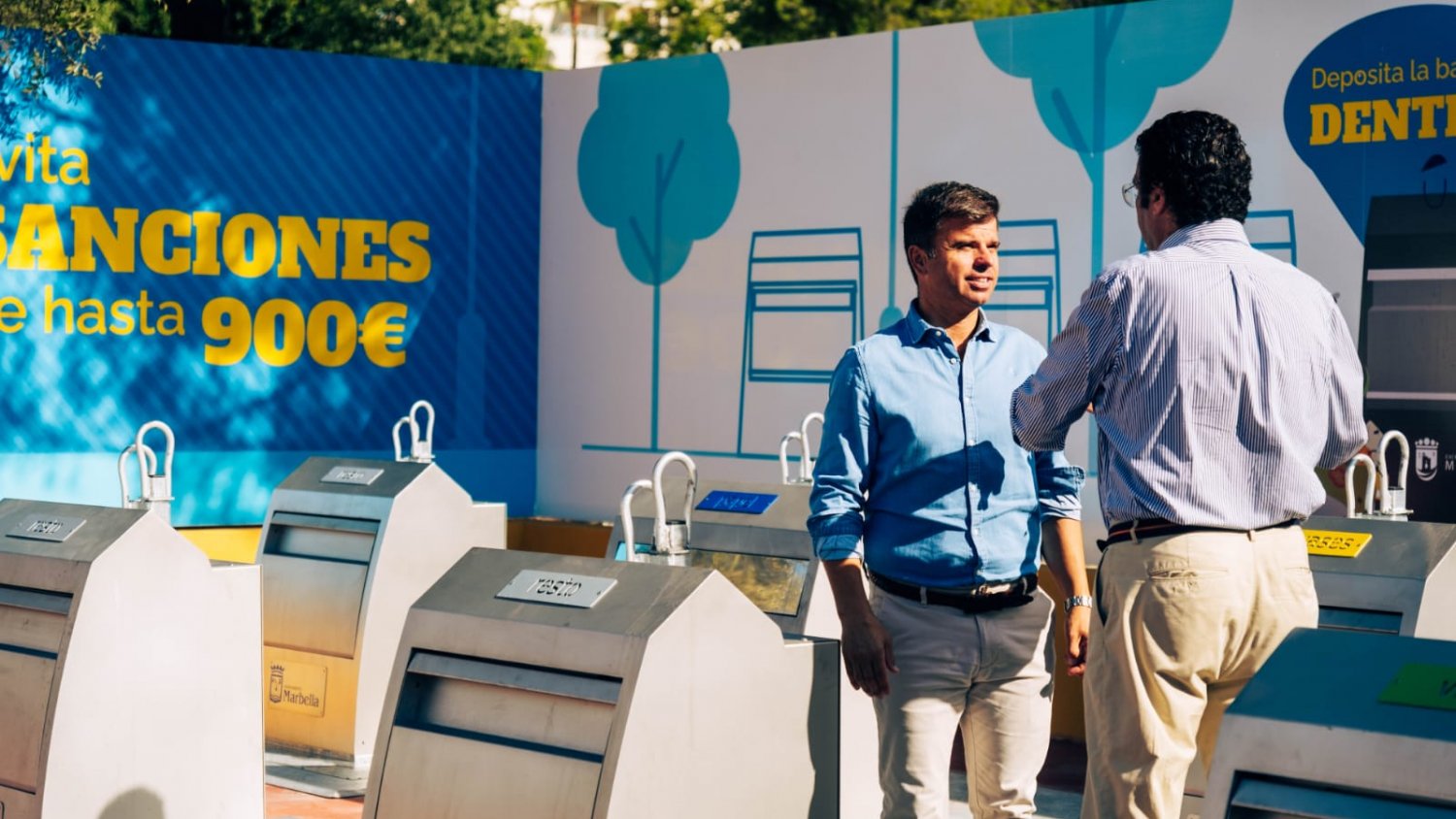 Marbella instala ocho nuevos contenedores soterrados en Las Chapas para mejorar la recogida selectiva