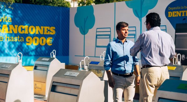 Marbella instala ocho nuevos contenedores soterrados en Las Chapas para mejorar la recogida selectiva