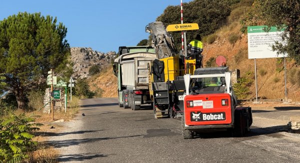 La Junta destina más de 150.000 euros en el reasfaltado del acceso al Centro de Visitantes del Torcal Alto