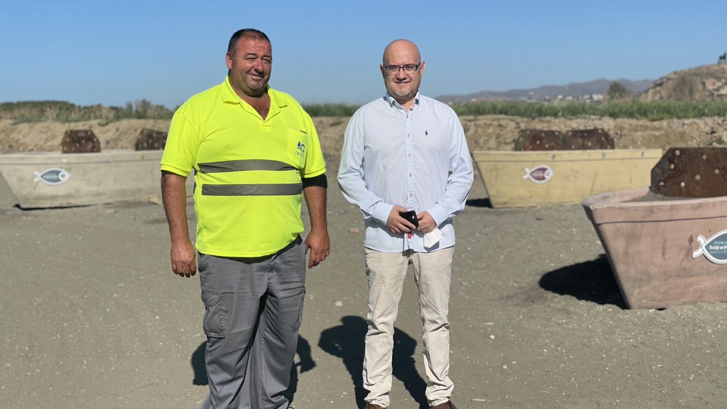 La concejalía de Playas inicia una nueva temporada de moragas en el litoral de Vélez-Málaga