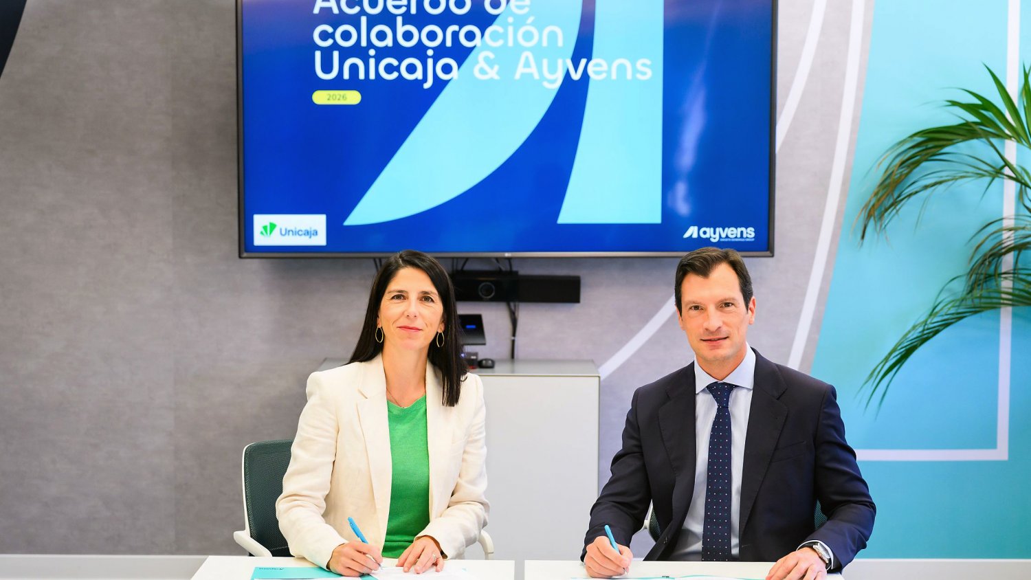Unicaja y Ayvens impulsan el renting de vehículos con contratación 100% digital