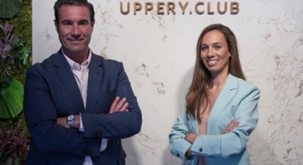 Centro Porsche Marbella firma con Uppery Club el patrocinio de su Club de Automóvil