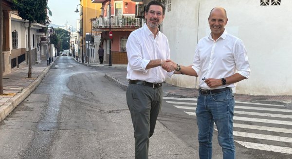Mijas y Fuengirola colaboran para mejorar la señalización horizontal de sus calles compartidas